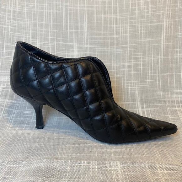 BCBG Paris Miera Quilted Black Booties with Kitten Heel Womens 6.5 - Picture 2 of 8
